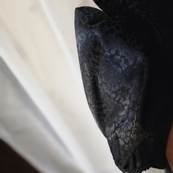 NWT- Cut Out Chain Detail Black Blouse - Picture 5 of 5